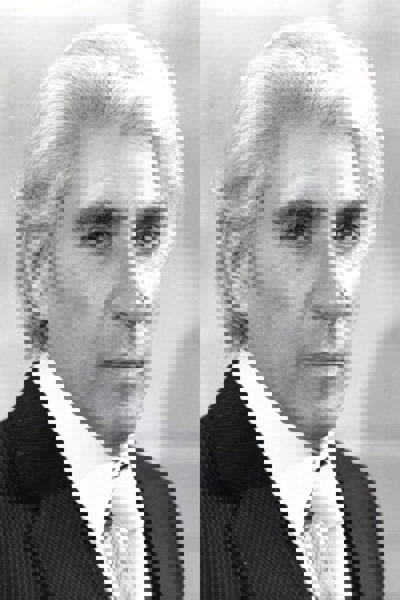 Frank Finlay